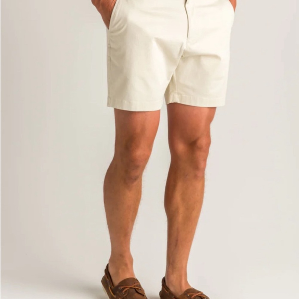 Duck Head  7" Gold School chino shorts.